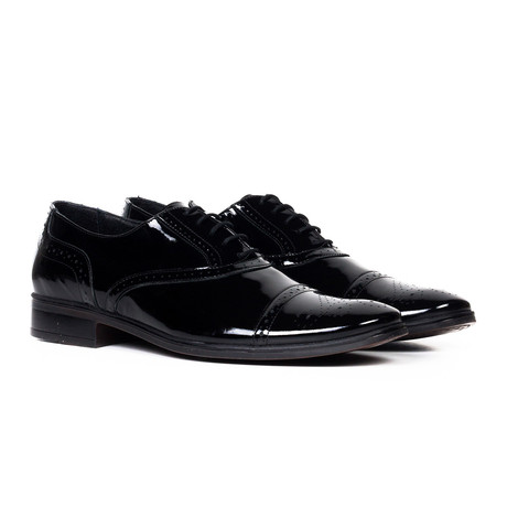 Patent Leather Lace-Up Oxford // Black