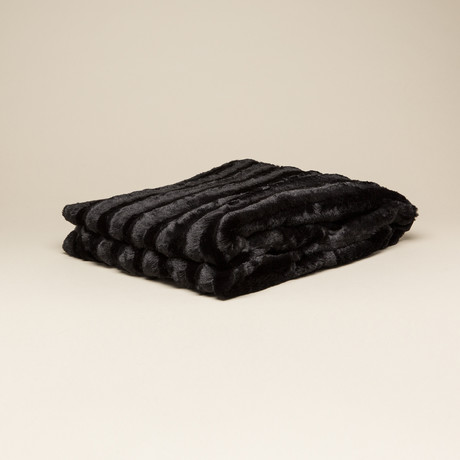 Chinchilla Stripe Cuddle Fur Throw // Black