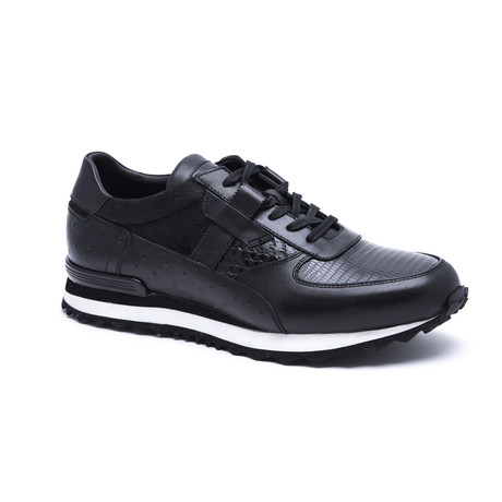 Textured Running-Styled Sneaker // Black