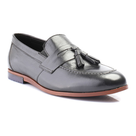 Apron Tassel Loafer // Black