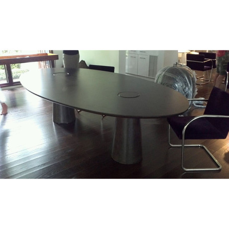 Oval Locking Dining Table // Black