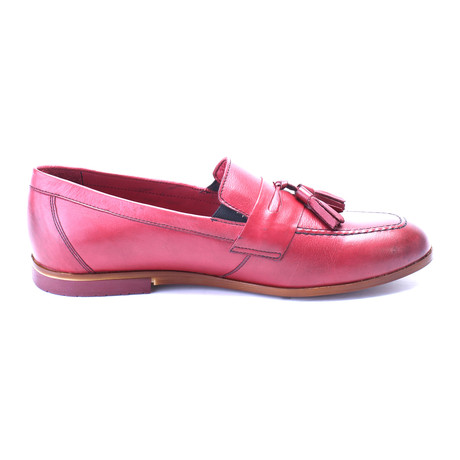 Slip-On Elasticized Tassel Pennyloafer // Bordeaux