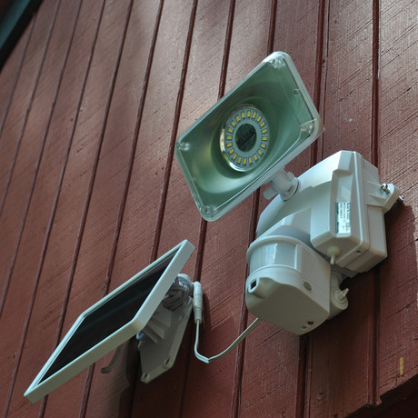 Solar Power Motion-Activated Security Camera + Floodlight
