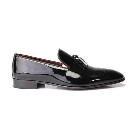 Perforated Toe Tassel Loafer // Black