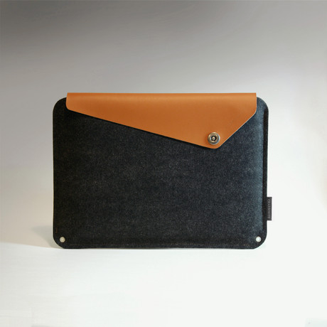 Slanted MacBook Pro Sleeve // Brown Leather w/ Charcoal Wool (17" MacBook Pro)