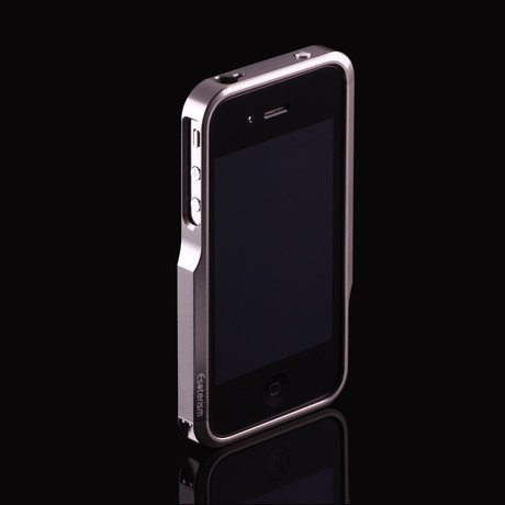 Moat Aluminium Bumper // iPhone 4, 4S (Space Gray)