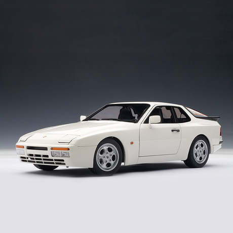 Porsche 944 Turbo 1985 (Guards Red)