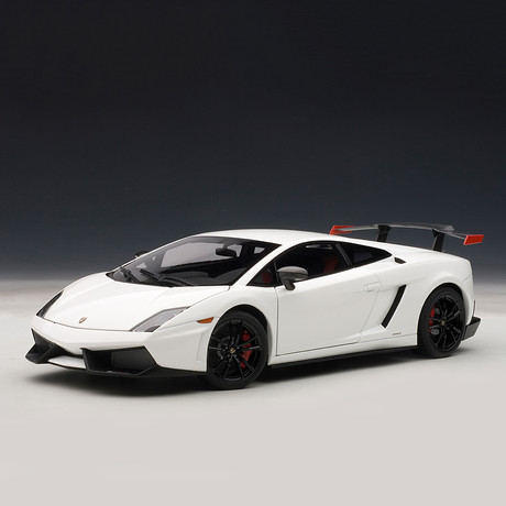 Lamborghini Gallardo LP570 Supertrofeo Stradale // Bianco Monocerus + White (Rosso Mars/Red)