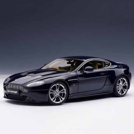 Aston Martin V12 Vantage 2010