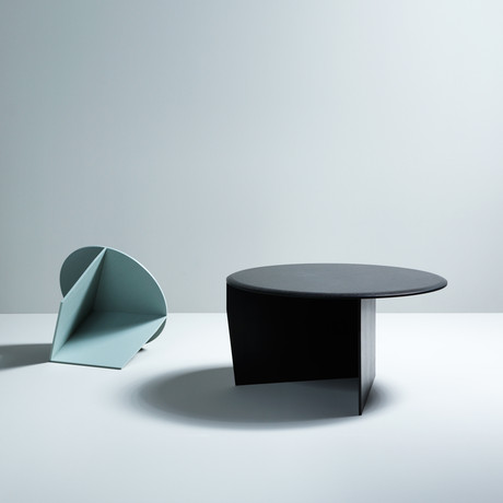 DISC Table // Large (Signal Black)