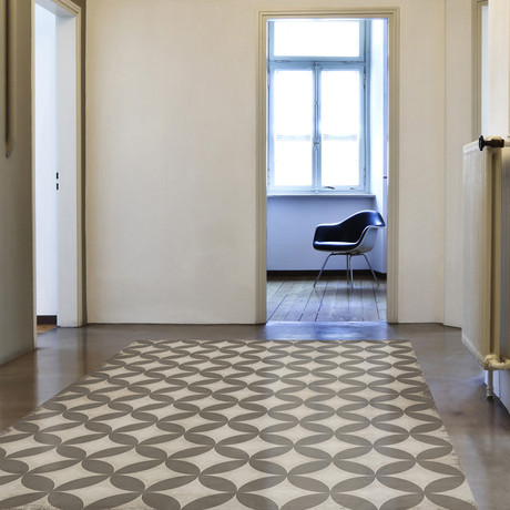 E28B // Grey + White (2'10.5"L x 4'2"W)