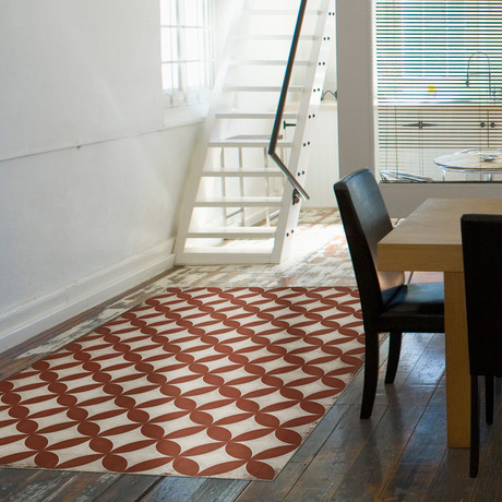 E28B // Red + White (2'10.5"L x 4'2"W)