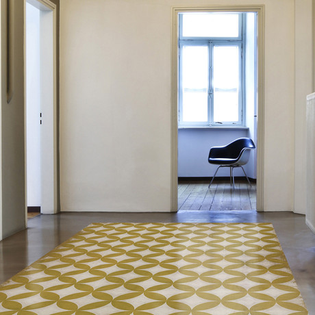 E28B // Yellow + White (2'10.5"L x 4'2"W)