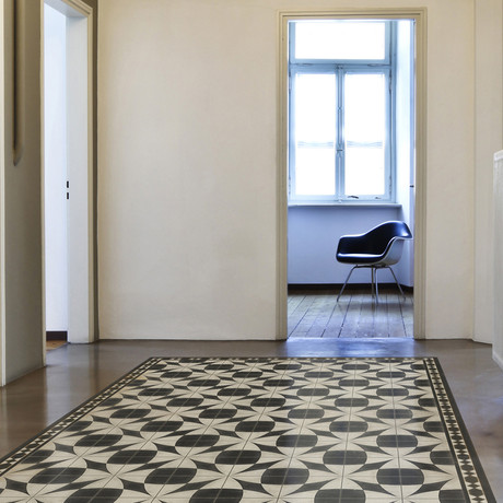 E29 // Voltaire (2'10.5"L x 4'2"W)