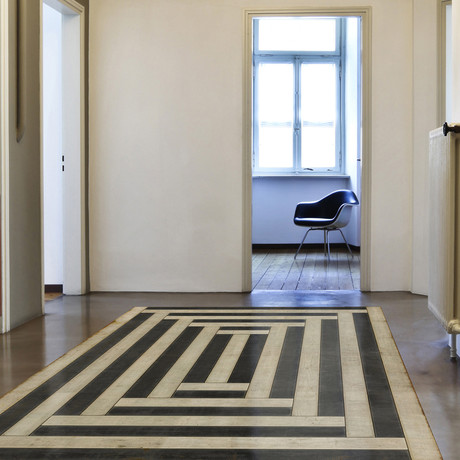 E30A // Black + White (2'10.5"L x 4'2"W)