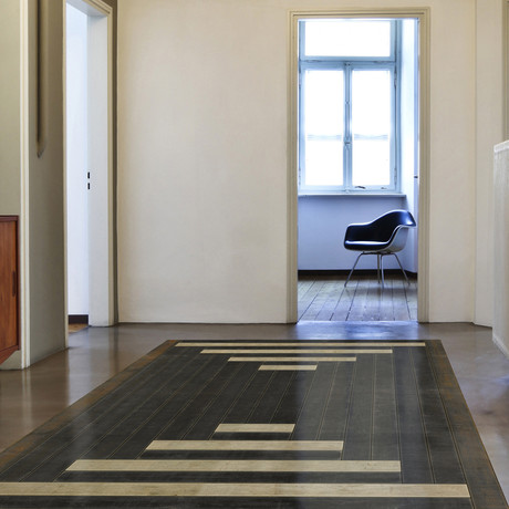 E30C // Kuro (2'10.5"L x 4'2"W)