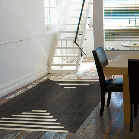 E18 // Black + White (2'10.5"L x 4'2"W)