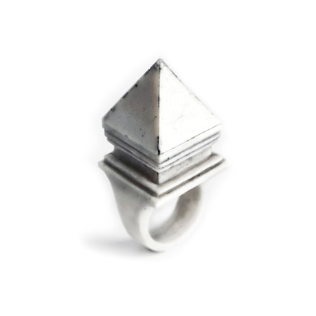 White pyramide ring 2 medium