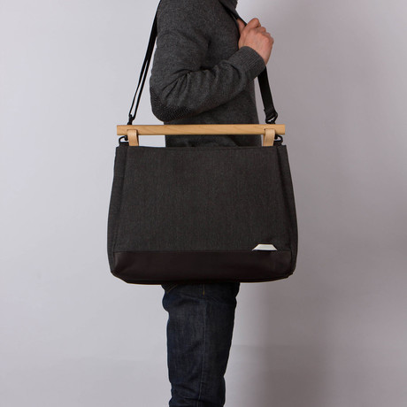 Sylvan Laptop Shoulder Bag 120 // Waxed Chambray (Black)