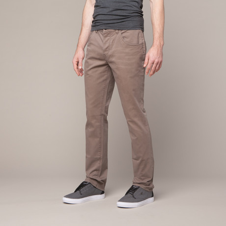 Logan Slim Straight // Moss Washed (29WX32L)