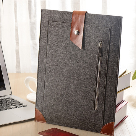 Single Front Pocket MacBook Sleeve // Vertical Zipper (15" Pro)