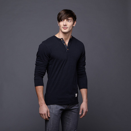 Kinetix // Naples Long-Sleeve Henley // Black (M)