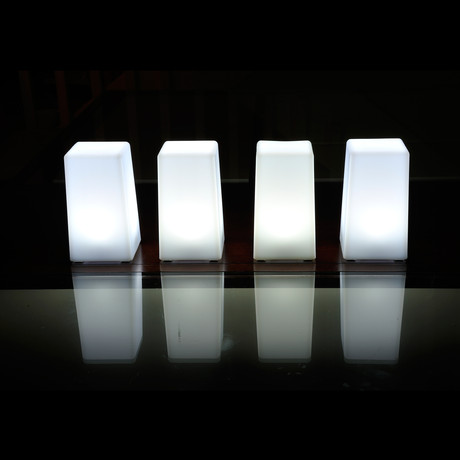 Nova // Rechargeable LED Table Lamp
