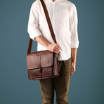 Froome Vintage Leather Tablet Satchel // Treacle