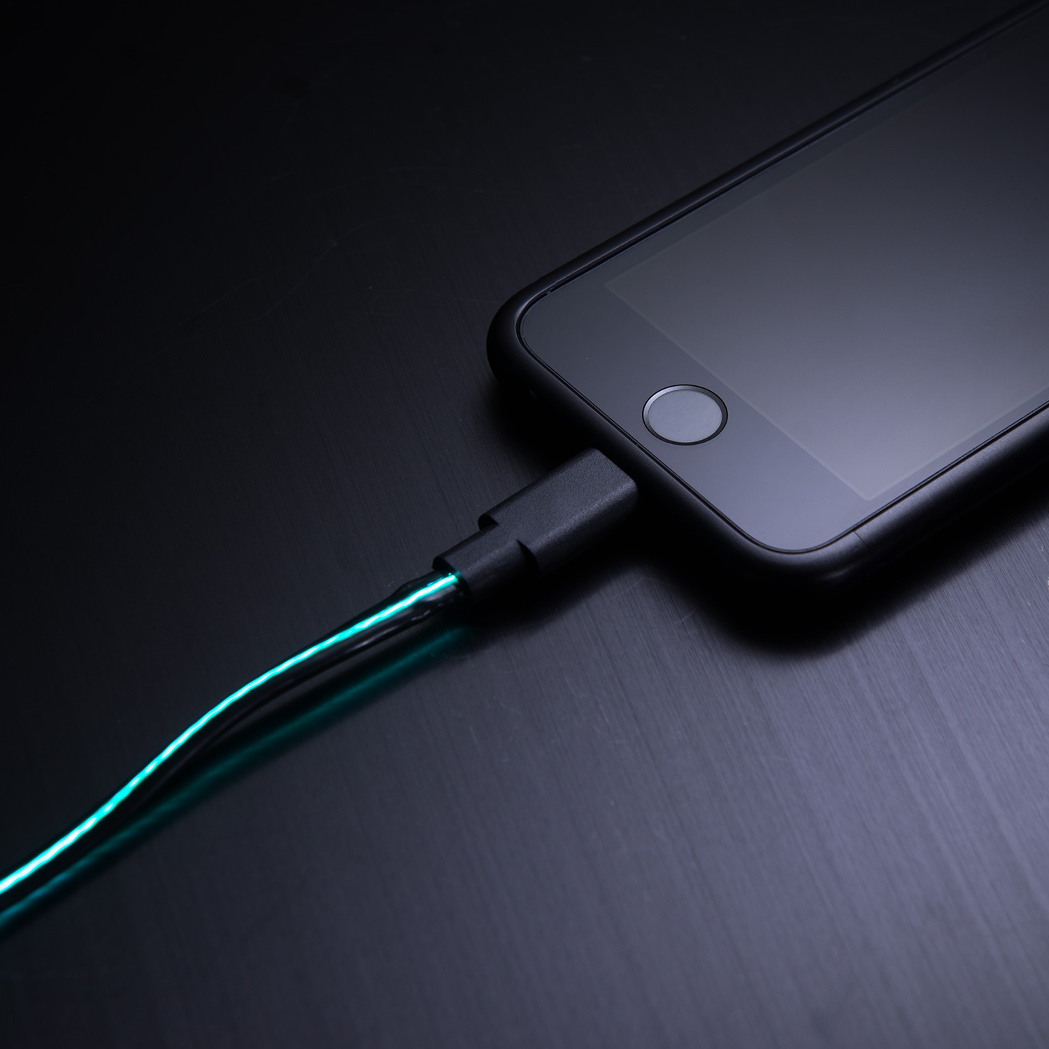 Телефон долго без зарядки. Iphone 14 Lightning разъем. Iphone 15 кабель в комплекте. Iphone se 2016 зарядка кабель. Apple изобрела умную зарядку для iphone.