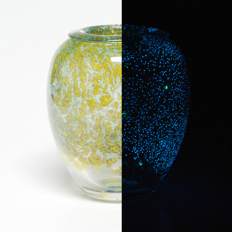 Glass Vase Sculpture // 207444