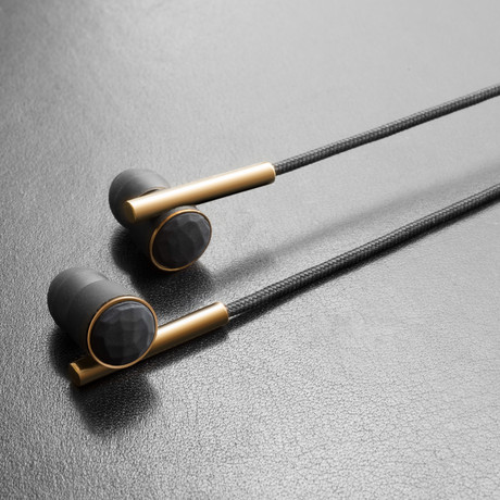 Linea N°2 // In-Ear Headphone (Carbon + Gold)