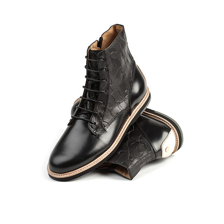 Hutchinson // Black (Euro: 42)