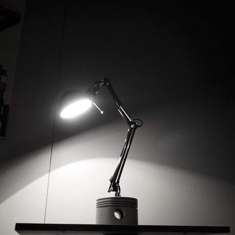 R-2800 Metallic Desk Lamp