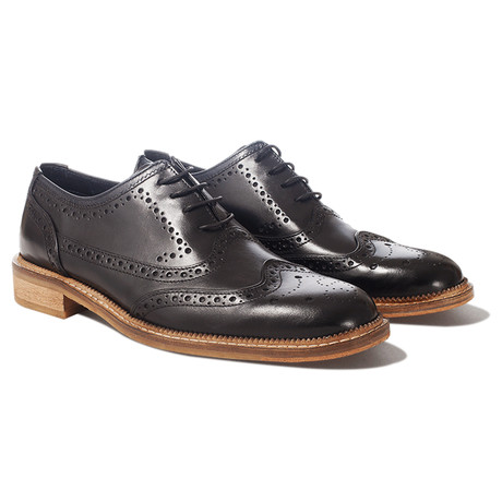 Newchurch Brogue // Black (UK: 8)