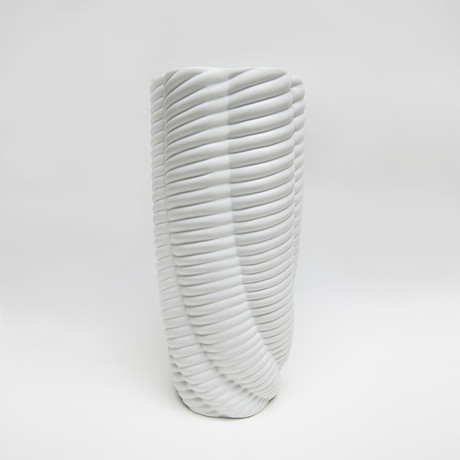 Porcelain Ripple Vase