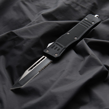 Raven OTF Tactical Knife // Serrated