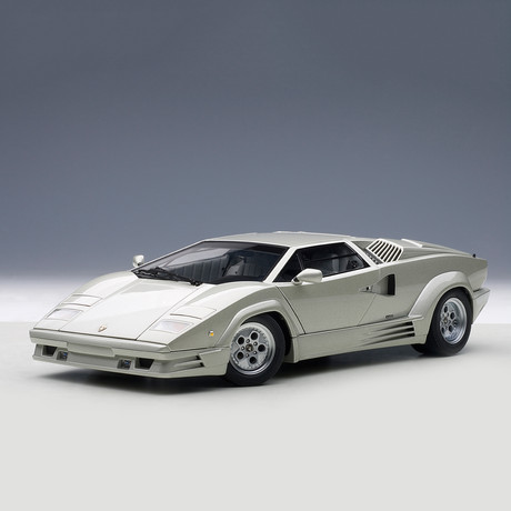 Auto Art // Lamborghini Countach 25th Anniversary Edition // Silver