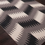 Tribal Pattern Rug // Black (2'L X 3'W)