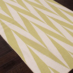 Triangle Geometric Pattern Rug // Green & Ivory (2'L X 3'W)