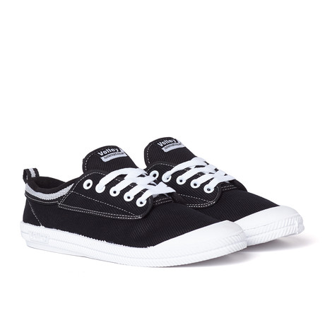 International Canvas Low-Top Sneaker // Black + White (US: 7)
