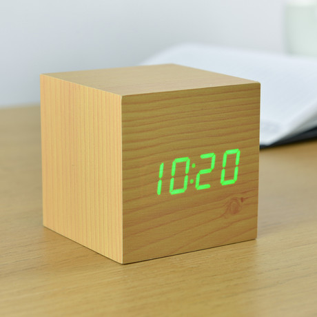 Cube Click Clock // Beech