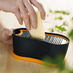 Functional Form // Grater with Container