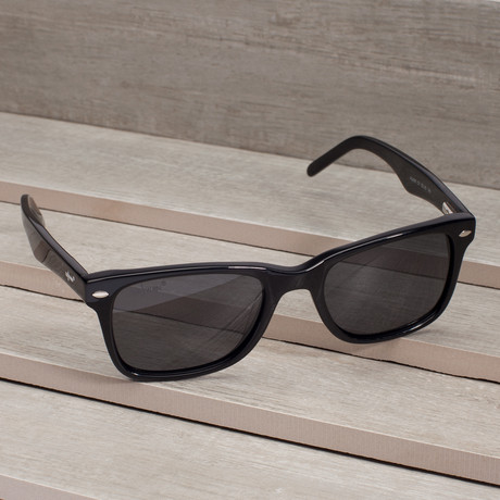 Ventura // Retro Black