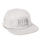 Run 5 Panel Cap // Grey