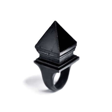 Pyramide Ring // Black (Size 6)