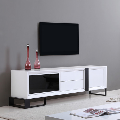 Entertainer TV Stand