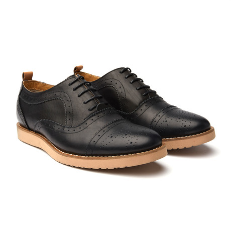 Lords Brogue // Black (US: 7.5)