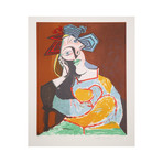 Femme Accoudee au Drapeau Bleu et Rouge