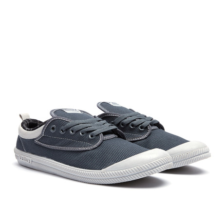 International Canvas Low-Top Sneaker // Charcoal + Grey (US: 6)