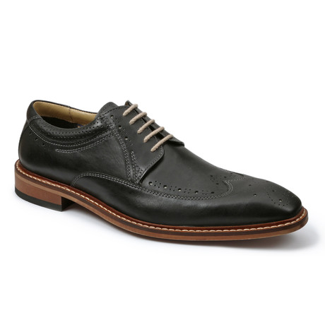 Risque Medallion Wingtip Oxford // Black (US: 7)